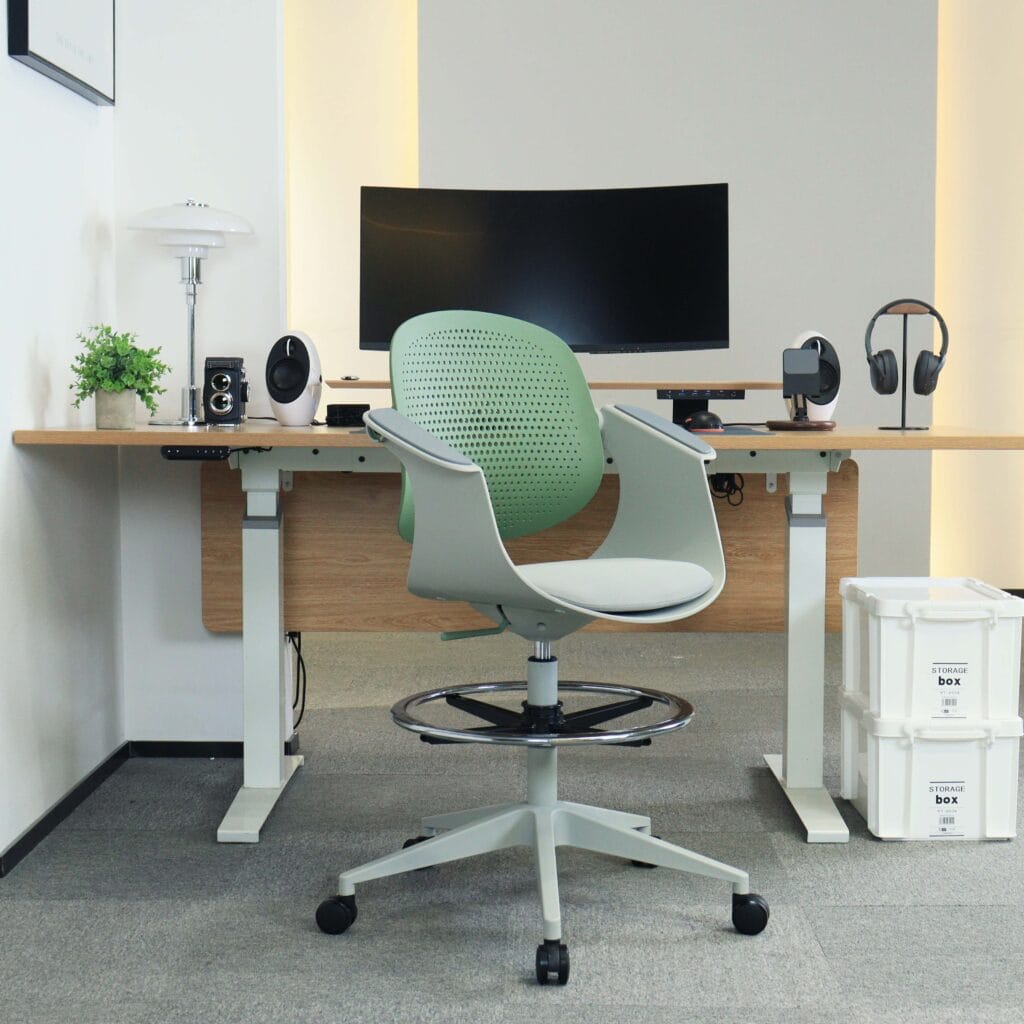 Modern Custom Office Furniture Dubai, Buy the Best Office Chairs in Dubai, UAE